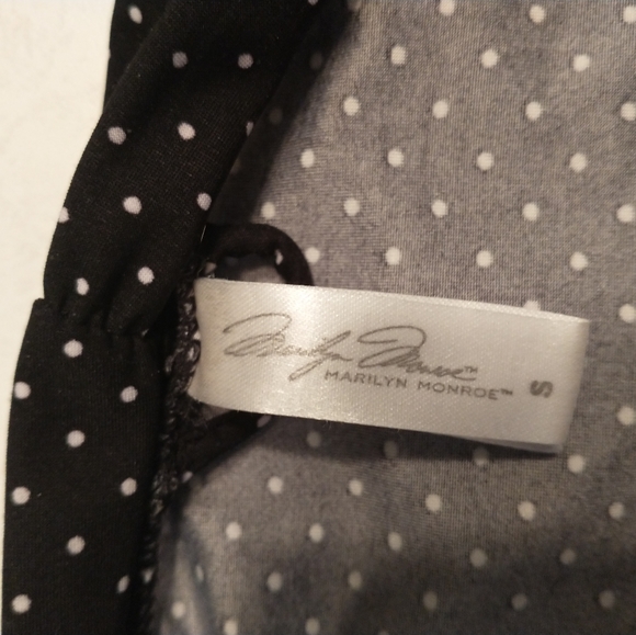 Robe - Picture 3 of 6